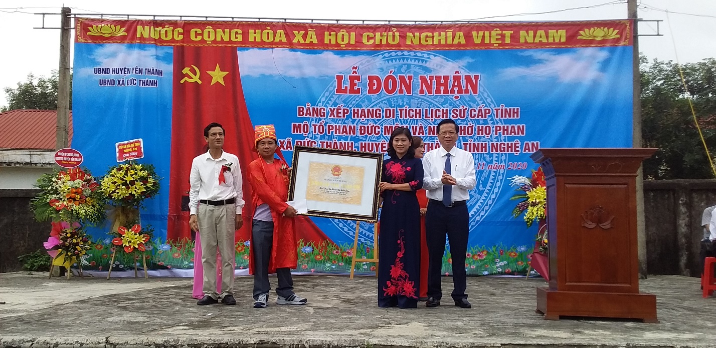 Lễ đón nhận bằng xếp hạng di tích lịch sử cấp tỉnh Mộ tổ Phan Đức Môn và nhà thờ họ Phan